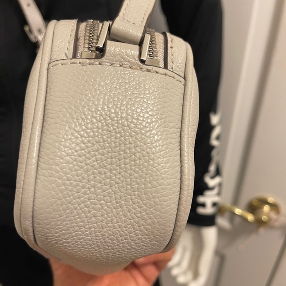 MICHAEL KORS Fulton Small
Light Grey Leather Crossbody
Camera Bag Feminine - Picture 9 of 15